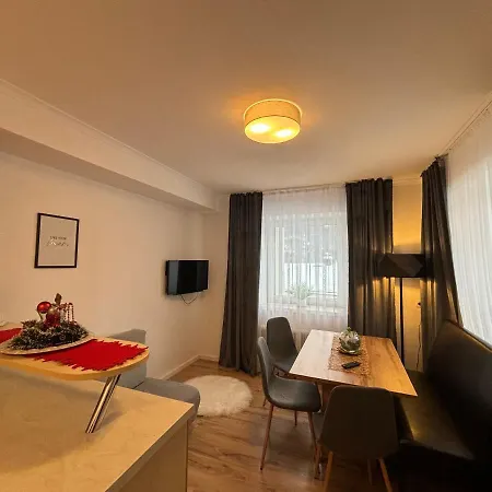 アパート Slishani 1